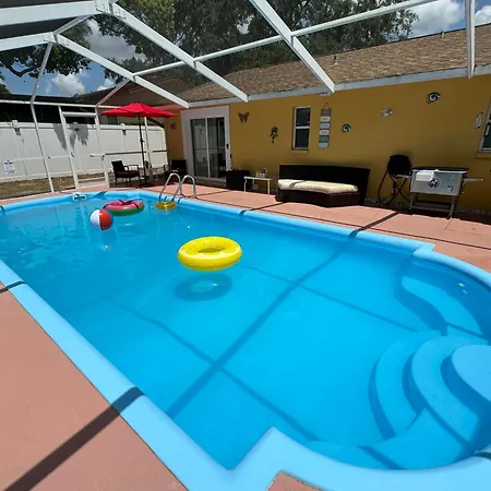 Cozy Family Home In Tampa With Private & Heated Pool, Pool Table And Kids Play Area
